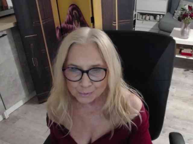 BlondeSofia webcam