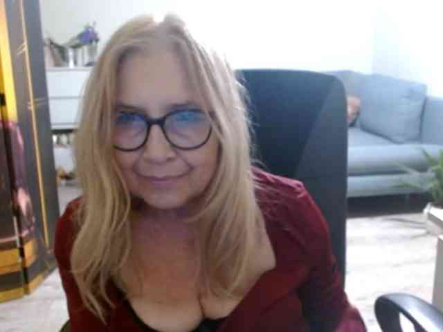 BlondeSofia webcam