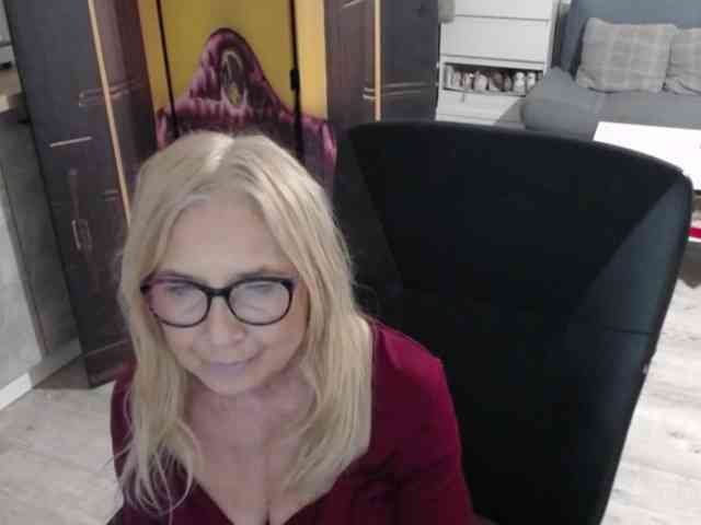 BlondeSofia webcam