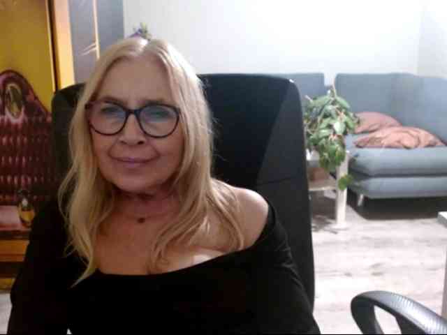 BlondeSofia webcam