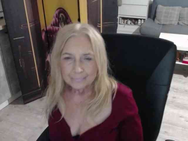 BlondeSofia webcam