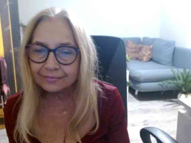 BlondeSofia webcam