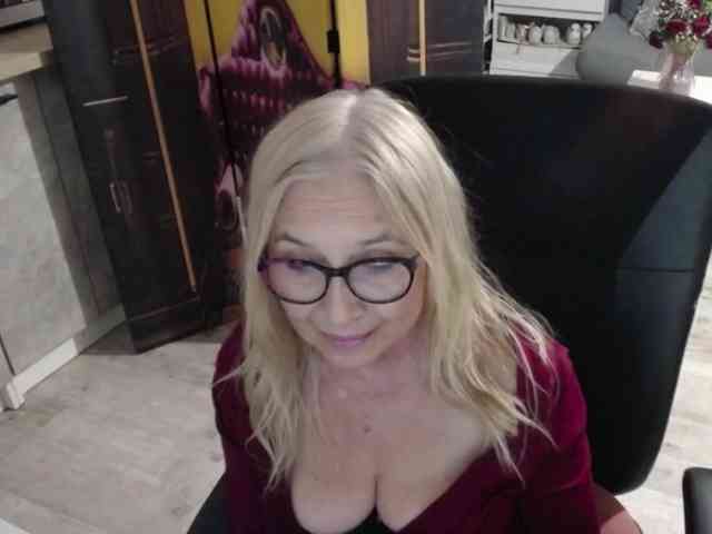 BlondeSofia webcam
