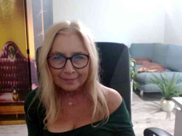 BlondeSofia webcam