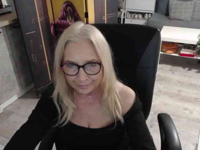BlondeSofia webcam