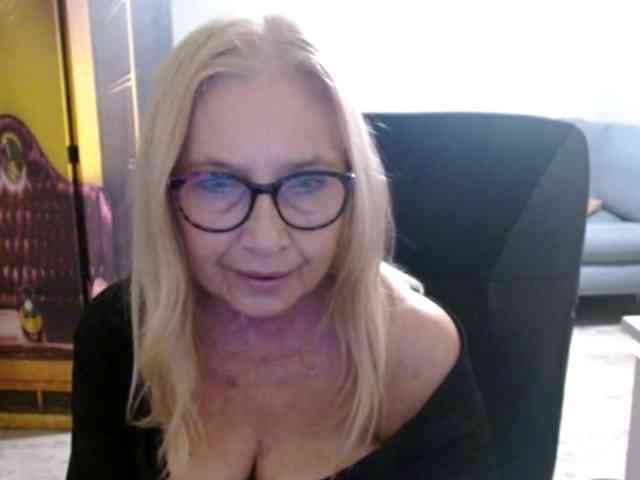 BlondeSofia webcam