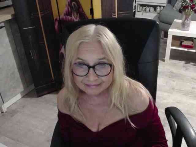 BlondeSofia webcam