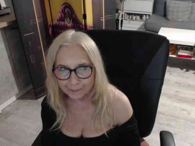 BlondeSofia webcam