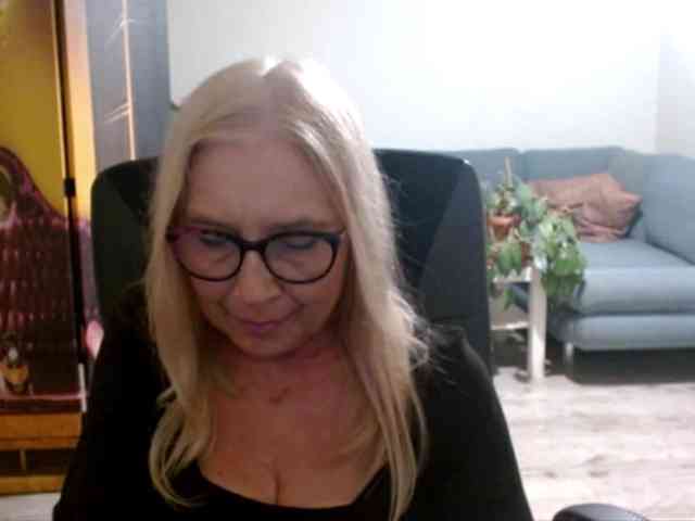 BlondeSofia webcam