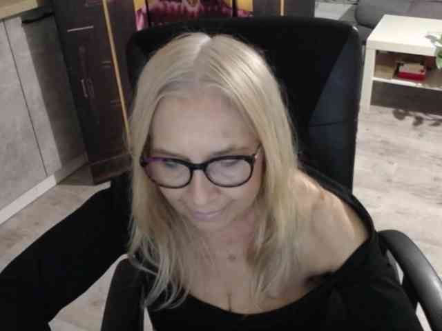 BlondeSofia webcam
