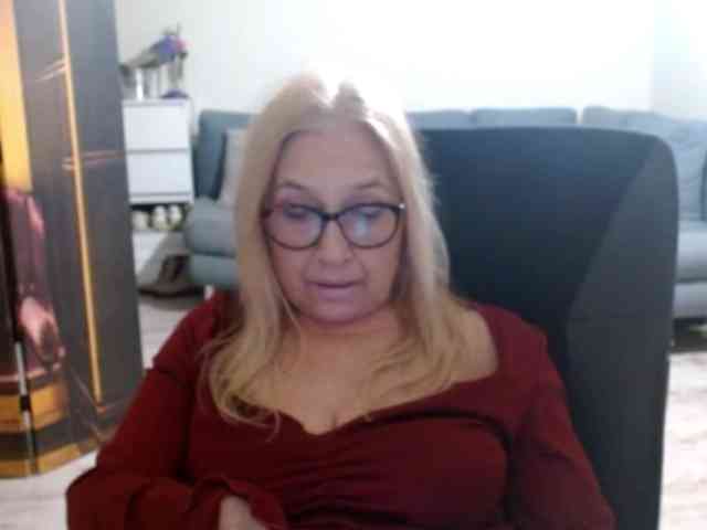 BlondeSofia webcam