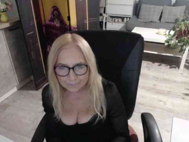 BlondeSofia webcam