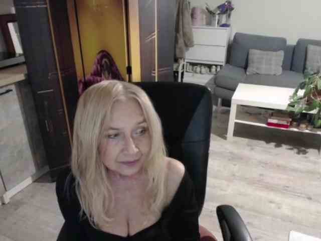 BlondeSofia webcam