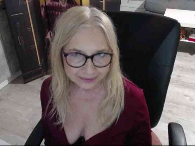 BlondeSofia webcam