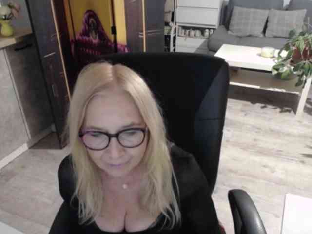 BlondeSofia webcam