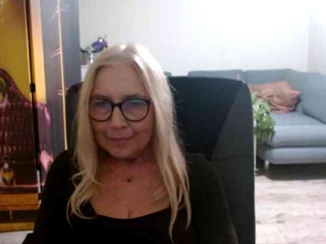 BlondeSofia webcam