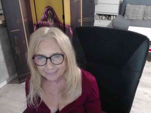 BlondeSofia webcam