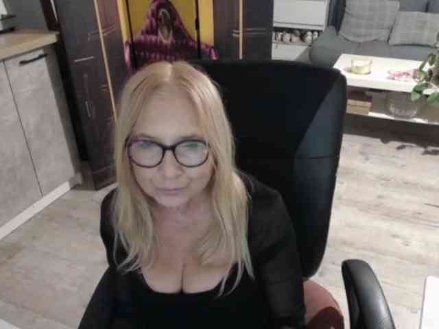 BlondeSofia webcam