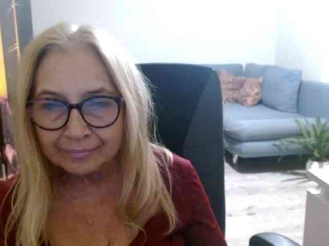 BlondeSofia webcam