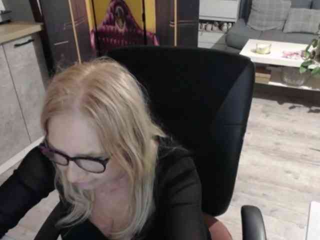 BlondeSofia webcam