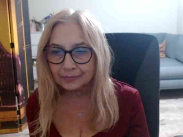 BlondeSofia webcam