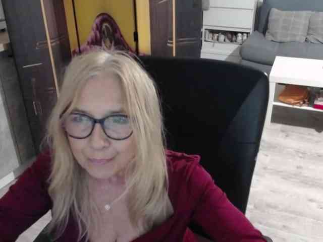 BlondeSofia webcam