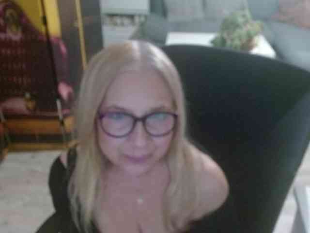 BlondeSofia webcam