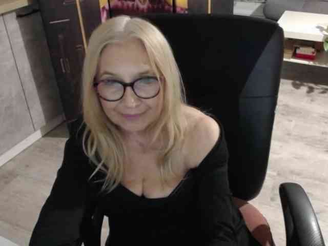 BlondeSofia webcam