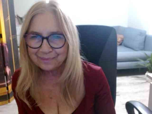 BlondeSofia webcam