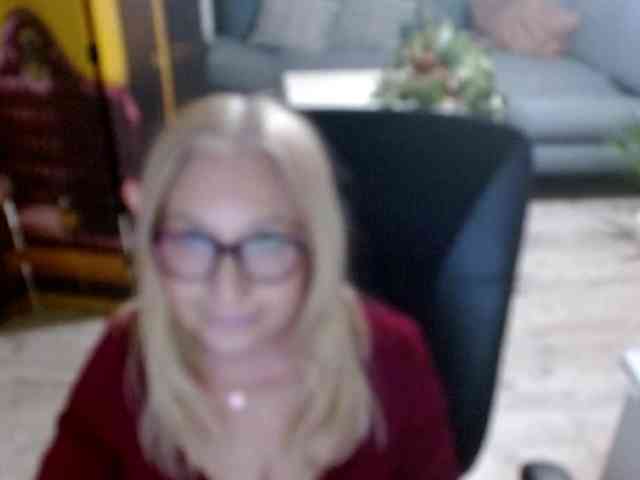 BlondeSofia webcam