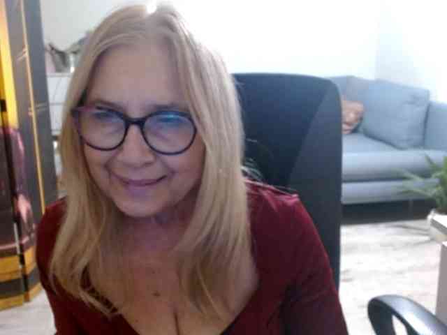 BlondeSofia webcam