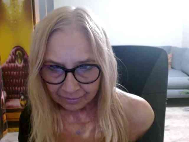BlondeSofia webcam