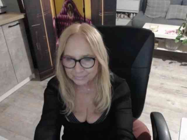BlondeSofia webcam