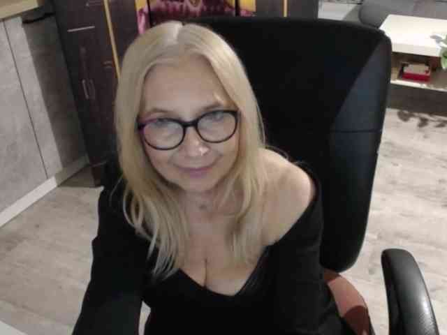 BlondeSofia webcam