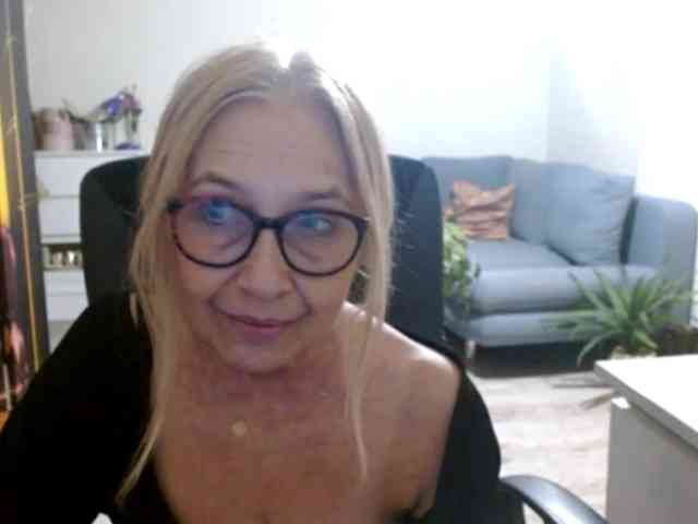 BlondeSofia webcam