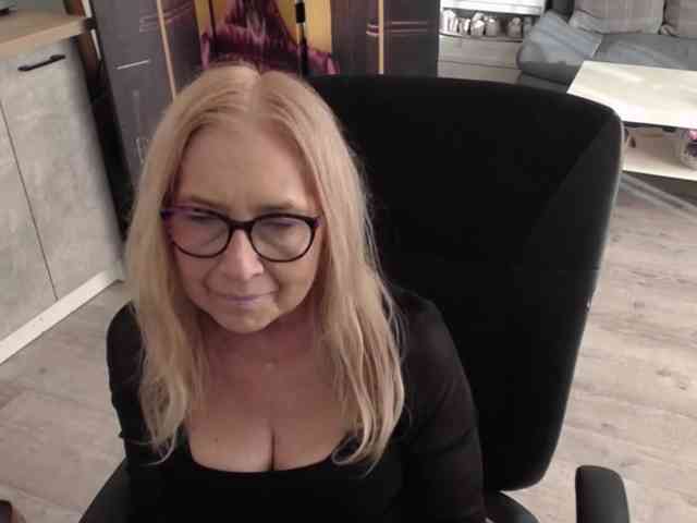 BlondeSofia webcam