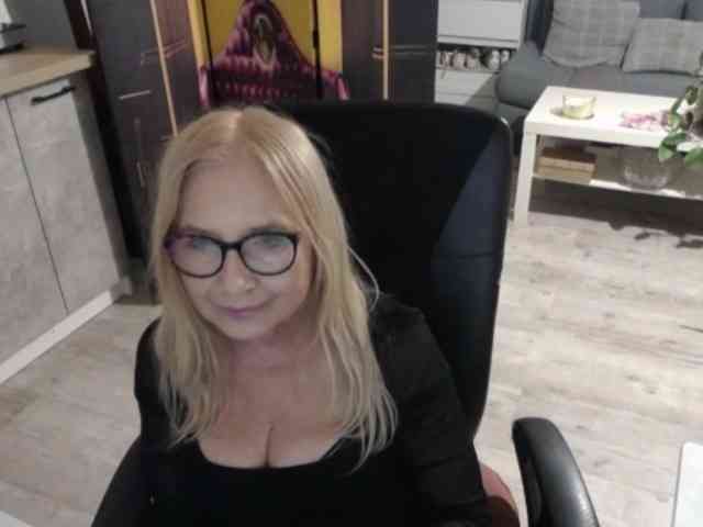 BlondeSofia webcam