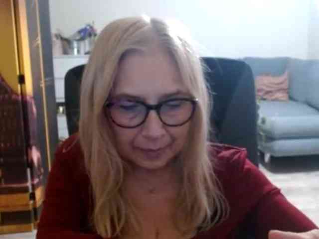 BlondeSofia webcam