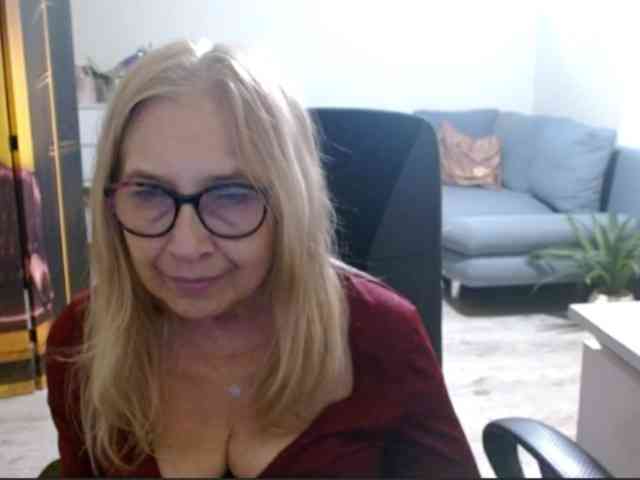 BlondeSofia webcam
