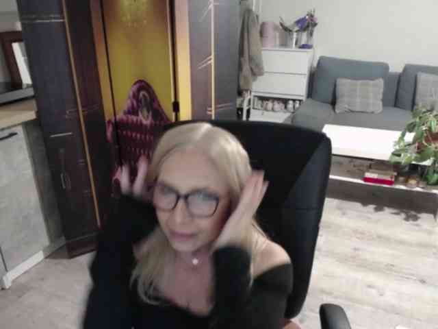 BlondeSofia webcam