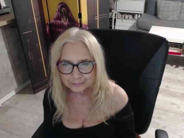 BlondeSofia webcam