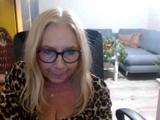 BlondeSofia webcam