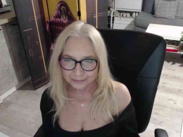 BlondeSofia webcam