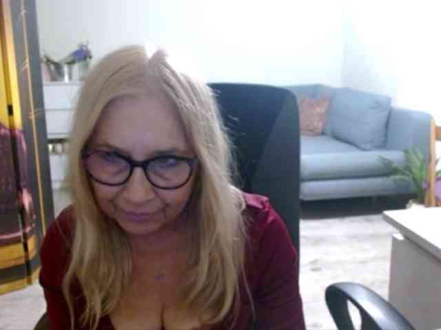 BlondeSofia webcam