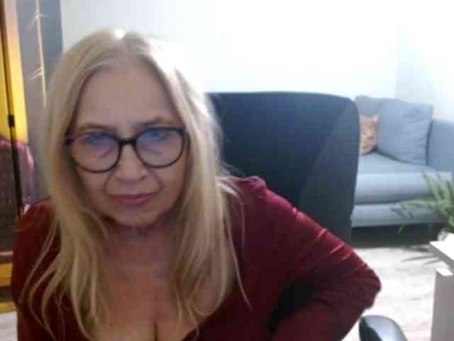 BlondeSofia webcam