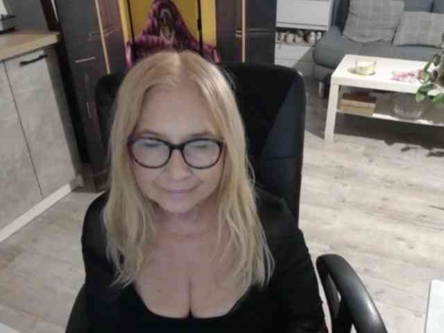 BlondeSofia webcam