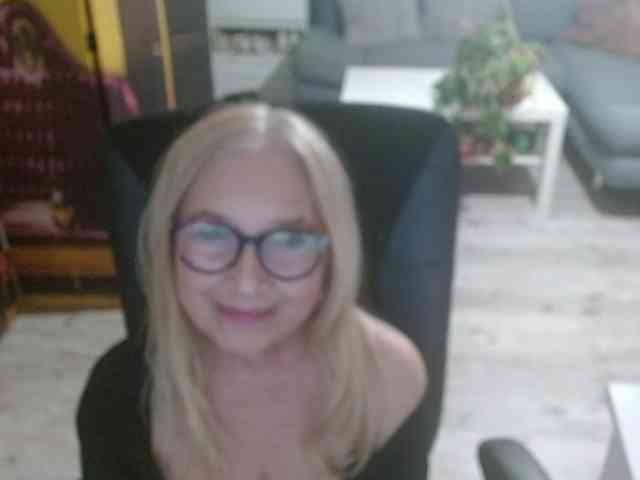 BlondeSofia webcam