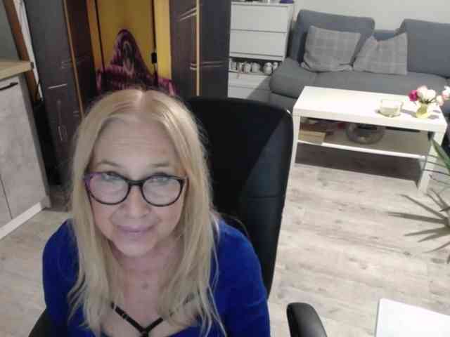BlondeSofia webcam