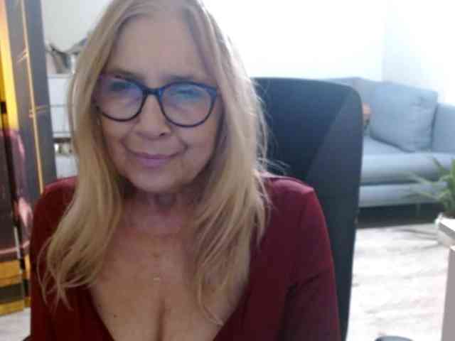 BlondeSofia webcam