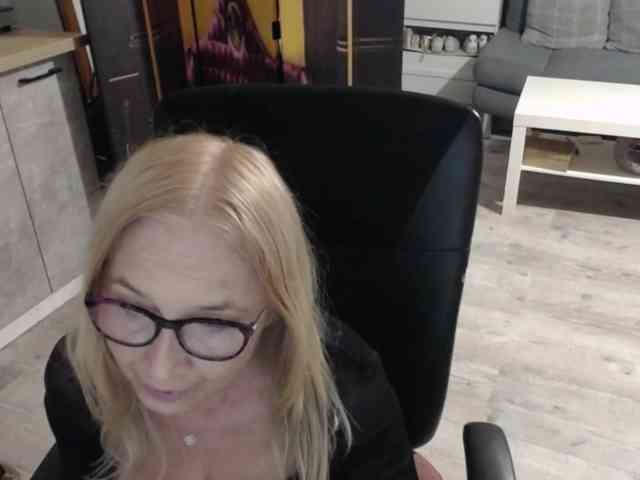 BlondeSofia webcam